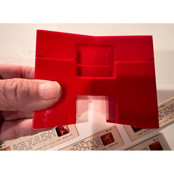 Vintage 1950s Stori-Views Red Plastic 3D Film Viewer with 5 Wildlife Film Strips - Picture 6 of 8